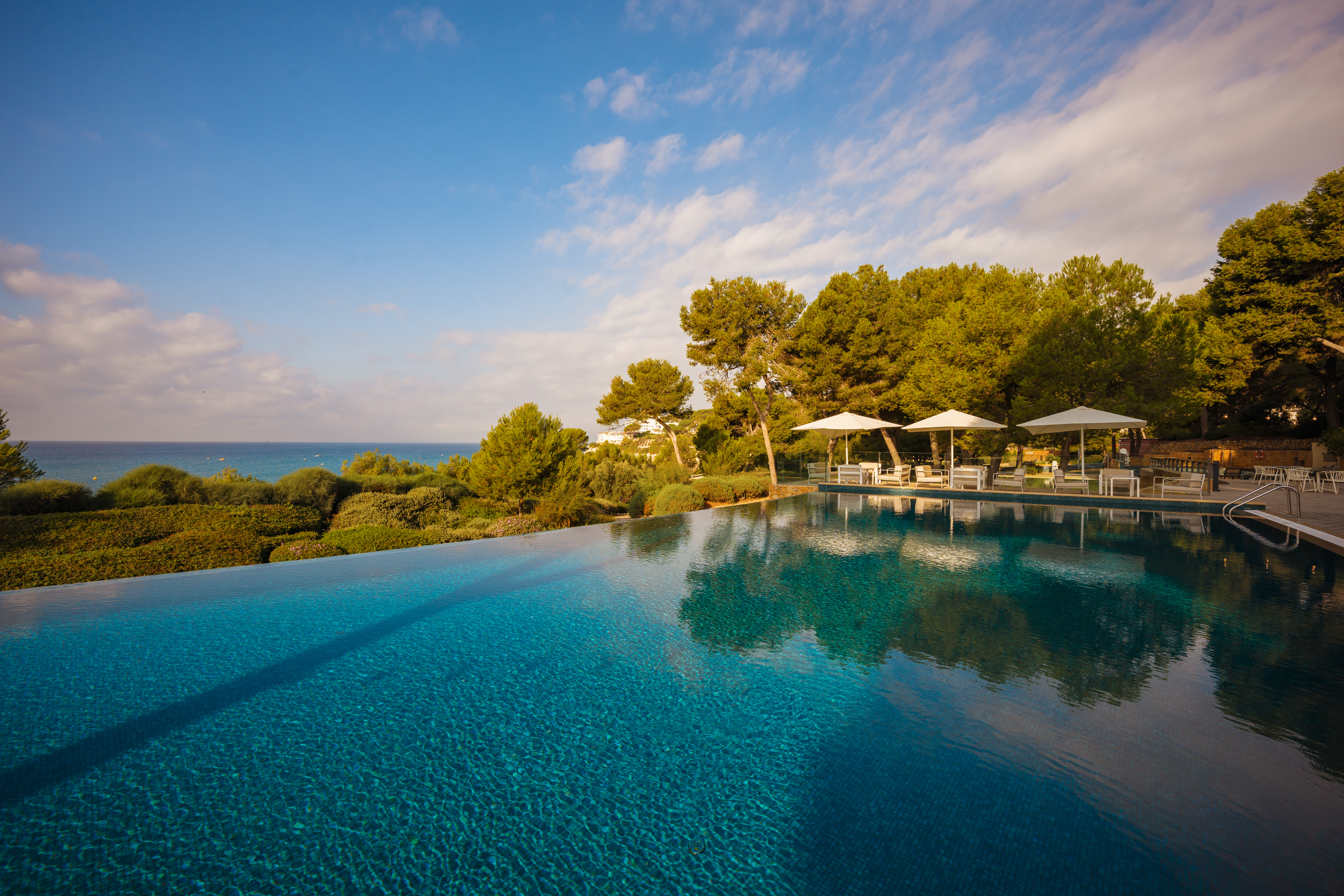 Piscines à débordement