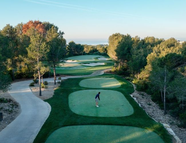 Golf en la Costa Dorada: promociones especiales de verano en INFINITUM Golf