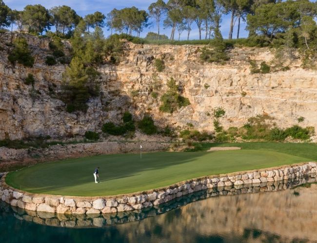 Hills Reopens: Discover Its Newly Renovated Golf Course 